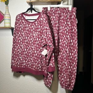 BRAND NEW NEVER WORN WITH TAGS CHRISTMAS SET